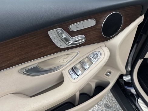 Used 2020 Mercedes-Benz GLC 300 4MATIC image 20