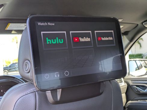 Used 2024 GMC Yukon Denali w/ Advanced Technology Package image 12