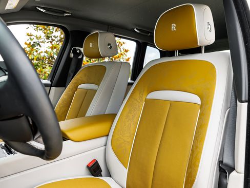 Certified 2025 Rolls-Royce Cullinan AWD/4WD image 30