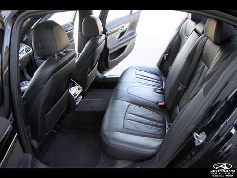 Used 2019 BMW 740i w/ M Sport Package RWD image 29
