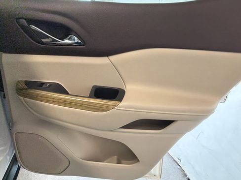 Used 2019 GMC Acadia Denali w/ Technology Package FWD image 37