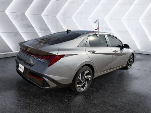 Certified 2024 Hyundai Elantra Limited image 4