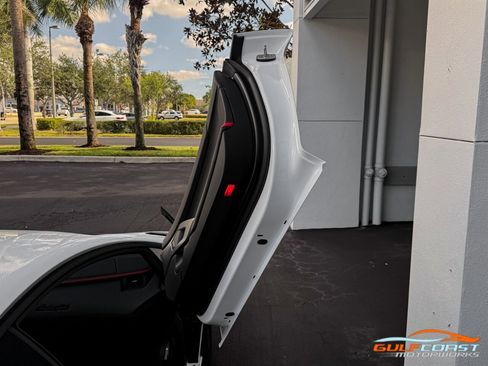 Used 2018 Lamborghini Aventador S image 32