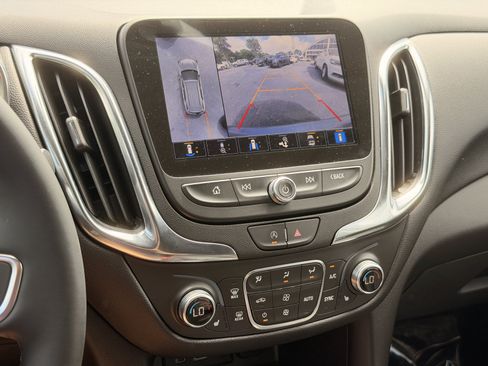 Used 2024 Chevrolet Equinox LT AWD/4WD image 25
