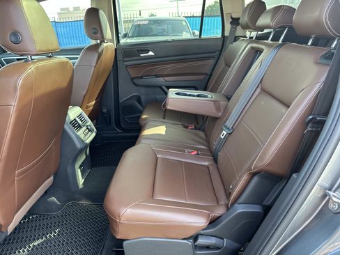 Certified 2022 Volkswagen Atlas SE image 12