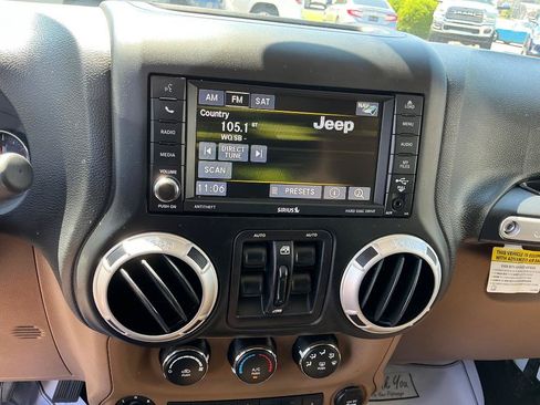 Used 2015 Jeep Wrangler Unlimited Sahara w/ Max Tow Package AWD/4WD image 23
