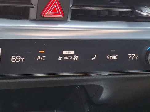 Certified 2024 Kia Sorento SX image 22