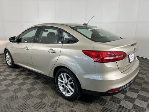 Used 2018 Ford Focus SE FWD image 6