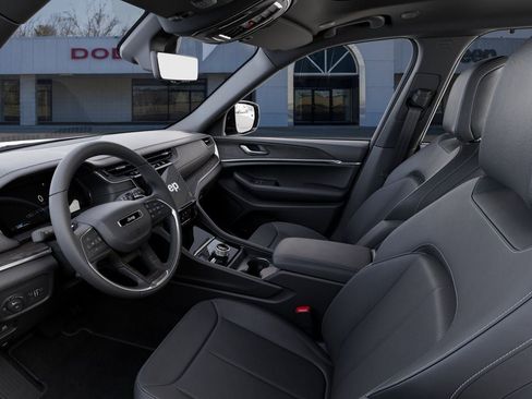 New 2025 Jeep Grand Cherokee Limited w/ Luxury Tech Group II AWD/4WD image 24