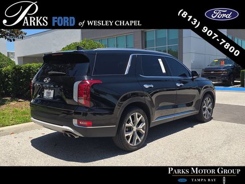 Used 2022 Hyundai Palisade SEL w/ Premium Package FWD image 4