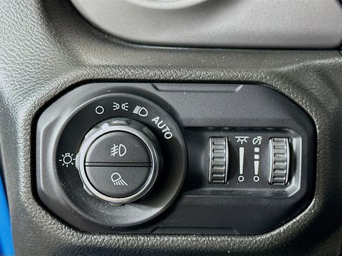 Used 2022 Jeep Gladiator Sport image 16