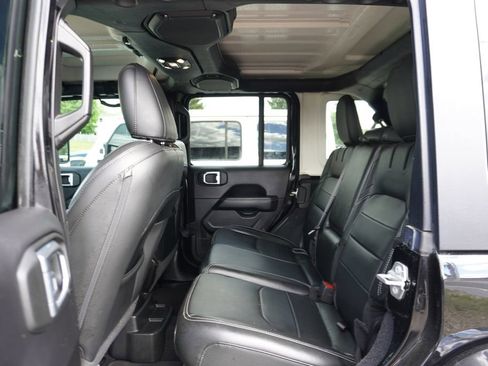 Used 2022 Jeep Wrangler Unlimited Sahara w/ Cold Weather Group AWD/4WD image 4