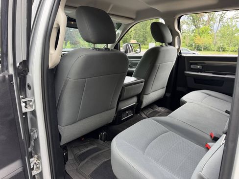 Used 2016 RAM 1500 Classic SLT AWD/4WD image 32