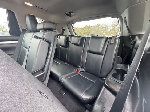 Used 2018 Toyota Highlander XLE image 16