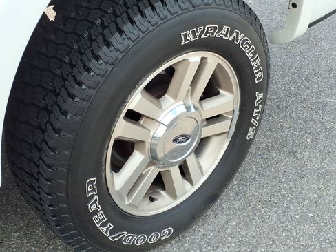Used 2006 Ford F150 Lariat AWD/4WD image 13
