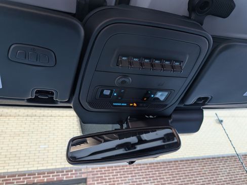 Used 2025 Ford Bronco Badlands image 30