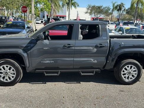 Used 2025 Toyota Tacoma SR5 image 4