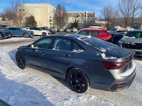 New 2025 Volkswagen Jetta SE image 4