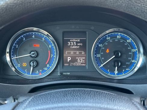 Used 2017 Toyota Corolla LE image 25