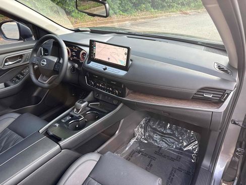 Used 2025 Nissan Rogue Platinum w/ Platinum Premium Package FWD image 28