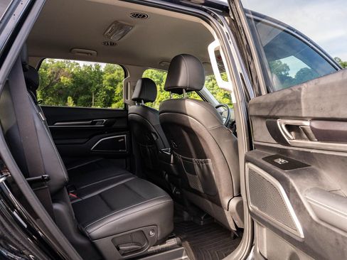 Used 2023 Kia Telluride LX AWD/4WD image 13