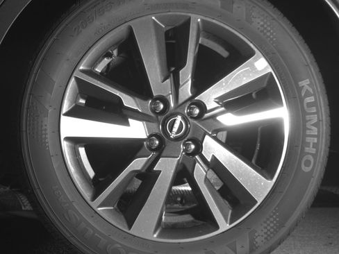 Used 2025 Nissan Versa SV FWD image 11