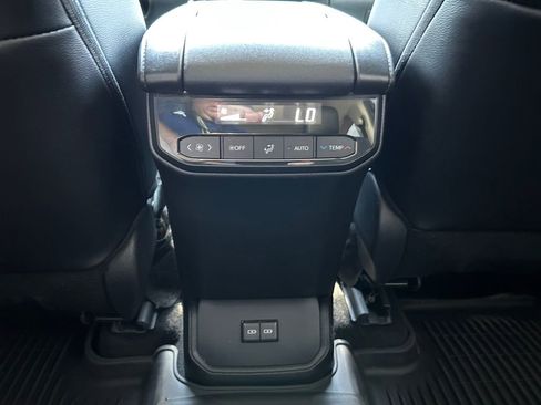 Used 2024 Toyota Highlander XLE image 37