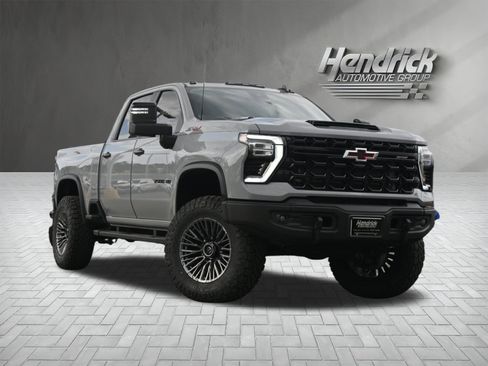 Used 2024 Chevrolet Silverado 2500 ZR2 w/ ZR2 Bison Edition AWD/4WD image 2