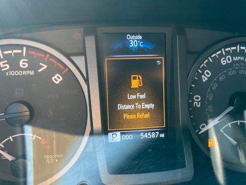 Used 2022 Toyota Tacoma TRD Off-Road AWD/4WD image 9