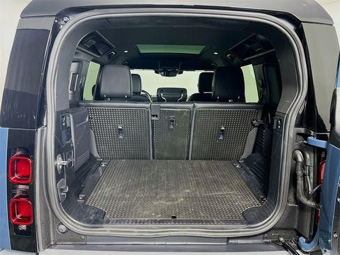 Used 2024 Land Rover Defender 110 S image 28
