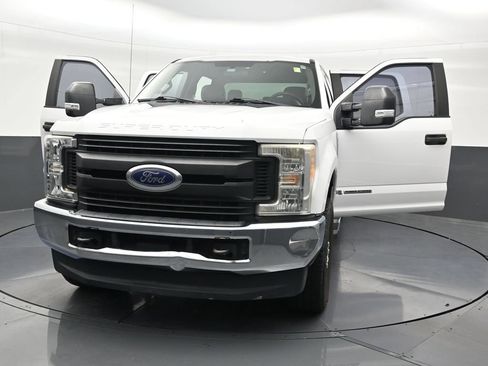 Used 2019 Ford F250 XL w/ Power Equipment Group AWD/4WD image 9