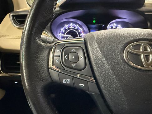 Used 2015 Toyota Avalon XLE image 34