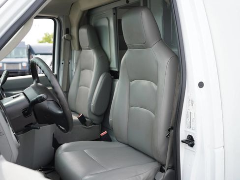 Used 2018 Ford E-450 and Econoline 450 Super Duty RWD image 32