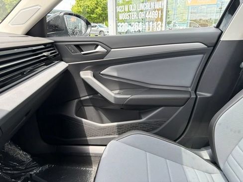 New 2026 Volkswagen Jetta SE FWD image 32