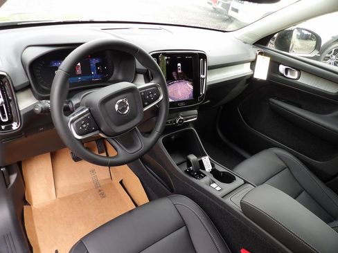 New 2026 Volvo XC40 B5 Core w/ Climate Package AWD/4WD image 13