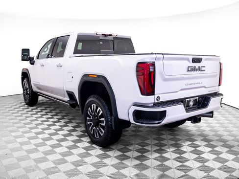 Used 2024 GMC Sierra 2500 Denali Ultimate w/ Max Trailering Package AWD/4WD image 3