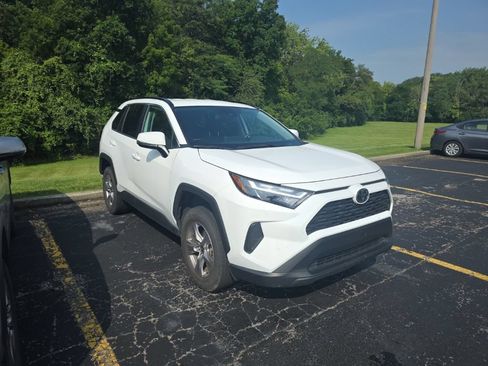Used 2025 Toyota RAV4 XLE FWD image 3