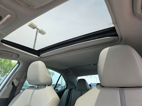 Used 2020 Toyota Camry SE w/ Convenience Package FWD image 21