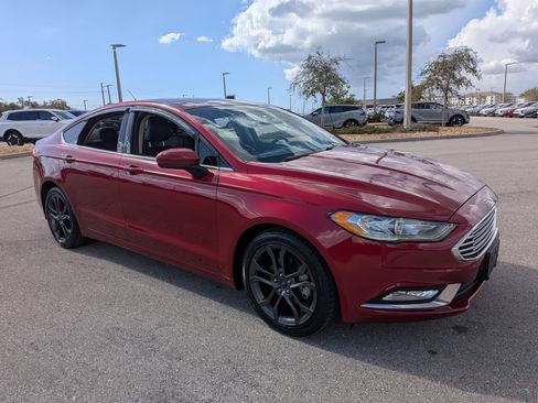 Used 2018 Ford Fusion SE w/ Equipment Group 201A image 2
