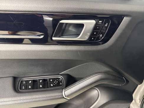 Certified 2020 Porsche Cayenne AWD/4WD image 33