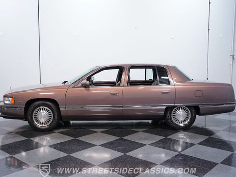 Used 1995 Cadillac De Ville Sedan FWD image 2