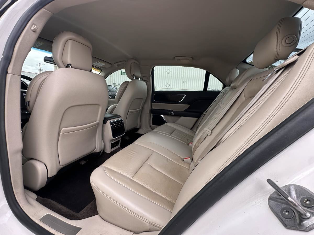 Used 2017 Lincoln Continental Select FWD image 37