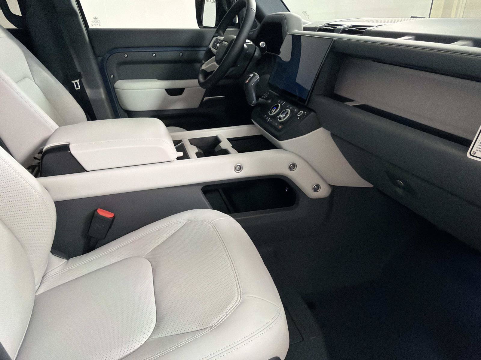 New 2026 Land Rover Defender 110 X-Dynamic SE AWD/4WD image 10