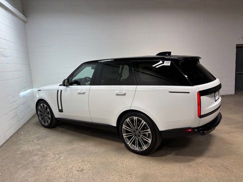New 2025 Land Rover Range Rover SE image 10