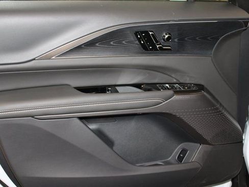 New 2026 Cadillac Lyriq Luxury image 9