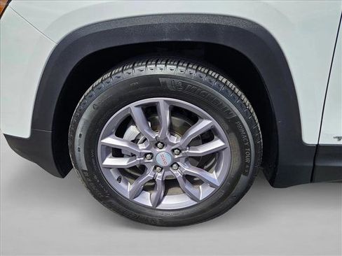 Used 2023 GMC Terrain SLT w/ Infotainment Package II FWD image 22