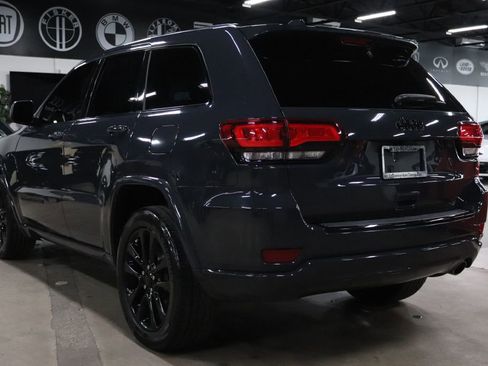 Used 2018 Jeep Grand Cherokee Altitude image 3
