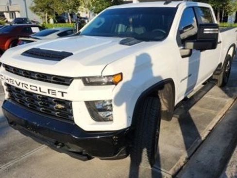 Used 2022 Chevrolet Silverado 2500 Custom w/ Custom Convenience Package image 3