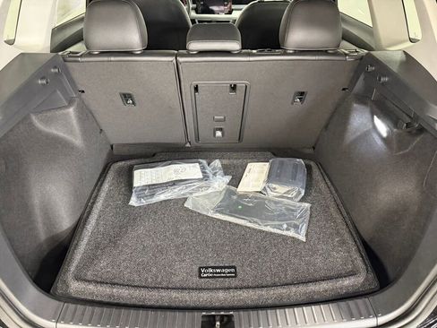 Used 2025 Volkswagen Taos SEL image 9