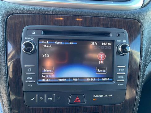 Used 2015 Chevrolet Traverse LT image 24